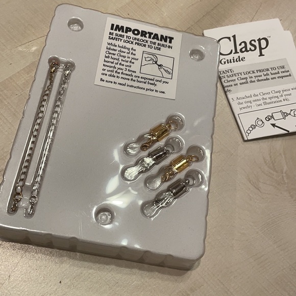 BRAND NEW CLEVER CLASP MAGNETIC JEWELRY 4 PACK WITH LOCK AS SEEN ON TV - Picture 3 of 3